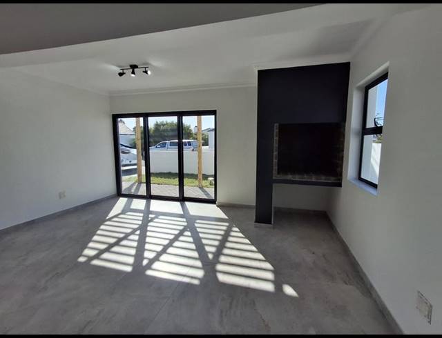 3 BEDROOM HOUSE FOR SALE IN SHELLEY POINT